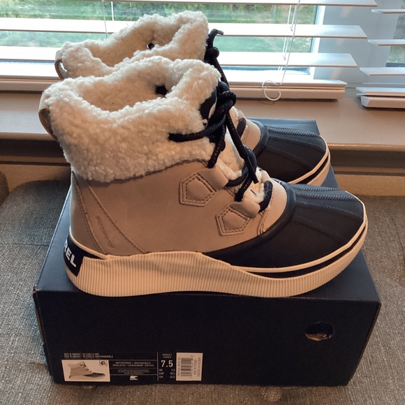 Sorel Women's Out N About IV Chillz Waterproof Booties, size 7.5 - Picture 1 of 10